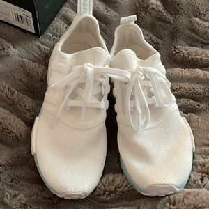 Adidas NMD R1 woman’s sneakers